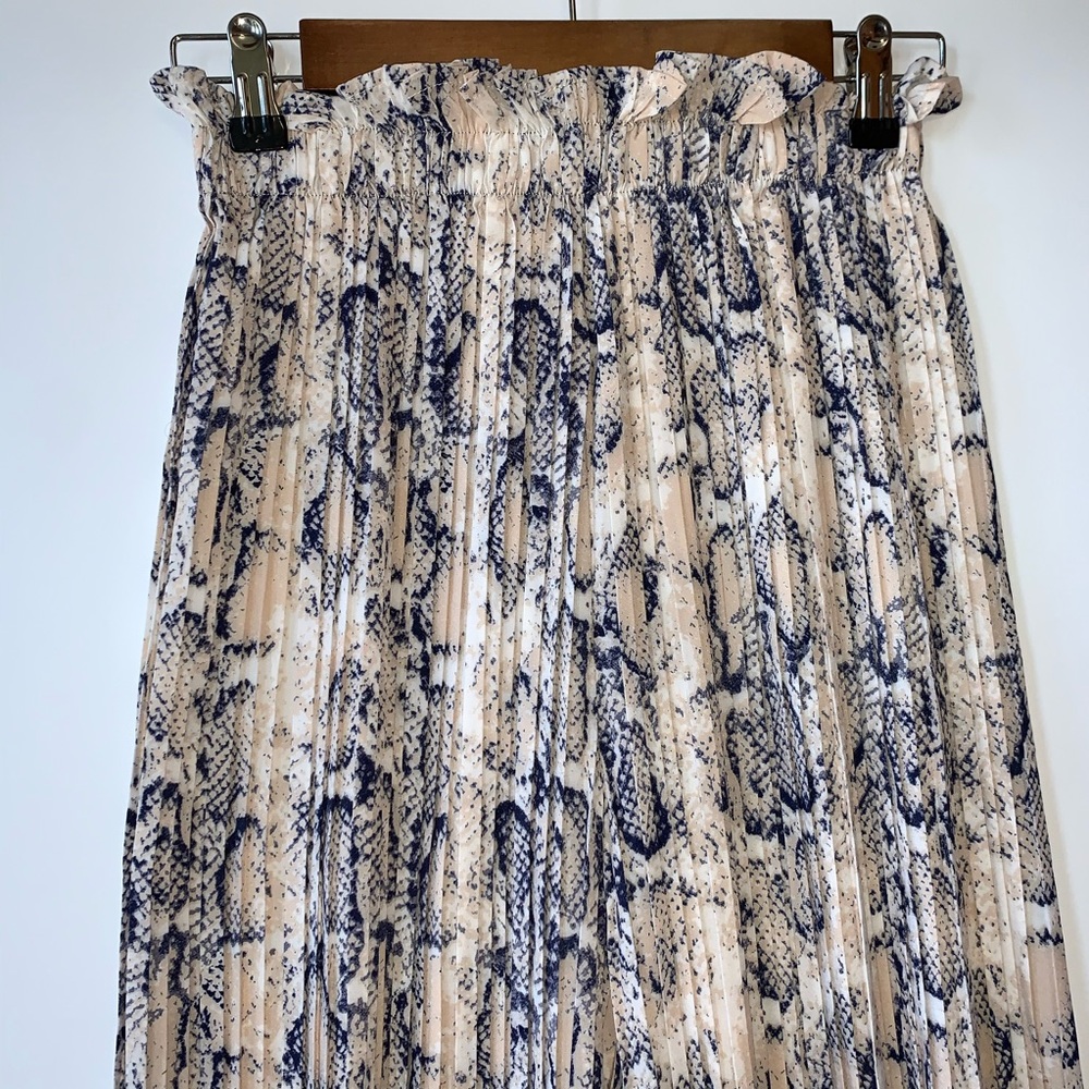 High Waisted Snake Print Pants - Picture 3 of 6